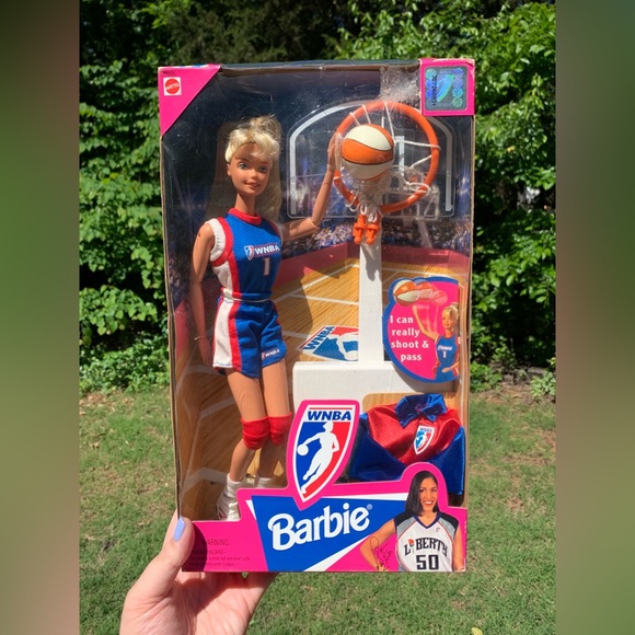 Vintage WNBA Barbie Doll - Picture 3 of 16
